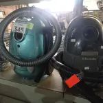 LOTE 545 - 02 ASPIRADORES DE PÓ MARCAS ELECTROLUX MODELOS DIVERSOS. (NO ESTADO) ATENÇÃO! FAZER A VISITAÇÃO ANTES DE ARREMATAR, NÃO SABEMOS SE FUNCIONA. LEILÃO NÃO TEM GARANTIA E NEM DEVOLUÇÃO, SUJEITO A POSSÍVEIS AVARIAS VISÍVEIS/OCULTAS E/OU AUSÊNCIA DE COMPONENTES.