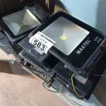 LOTE 583 - 01 LOTE COM VÁRIAS LUMINÁRIAS E REFLETORES COM AVARIAS. (NO ESTADO) ATENÇÃO! FAZER A VISITAÇÃO ANTES DE ARREMATAR, NÃO SABEMOS SE FUNCIONA. LEILÃO NÃO TEM GARANTIA E NEM DEVOLUÇÃO, SUJEITO A POSSÍVEIS AVARIAS VISÍVEIS/OCULTAS E/OU AUSÊNCIA DE COMPONENTES.