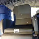 LOTE 574 - 01 POLTRONA PARA DESCANSO. (NO ESTADO) ATENÇÃO! FAZER A VISITAÇÃO ANTES DE ARREMATAR, NÃO SABEMOS SE FUNCIONA. LEILÃO NÃO TEM GARANTIA E NEM DEVOLUÇÃO, SUJEITO A POSSÍVEIS AVARIAS VISÍVEIS/OCULTAS E/OU AUSÊNCIA DE COMPONENTES.