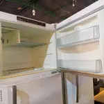LOTE 273 - 01 GELADEIRA FROST FREE MARCA BOSCH 220V. (NO ESTADO) ATENÇÃO! FAZER A VISITAÇÃO ANTES DE ARREMATAR, NÃO SABEMOS SE FUNCIONA. LEILÃO NÃO TEM GARANTIA E NEM DEVOLUÇÃO, SUJEITO A POSSÍVEIS AVARIAS VISÍVEIS/OCULTAS E/OU AUSÊNCIA DE COMPONENTES.
