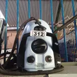 LOTE 312 - 01 ASPIRADOR DE PÓ MARCA LAVOR 220V. (NO ESTADO) ATENÇÃO! FAZER A VISITAÇÃO ANTES DE ARREMATAR, NÃO SABEMOS SE FUNCIONA. LEILÃO NÃO TEM GARANTIA E NEM DEVOLUÇÃO, SUJEITO A POSSÍVEIS AVARIAS VISÍVEIS/OCULTAS E/OU AUSÊNCIA DE COMPONENTES.