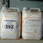 LOTE 592 - 20 LITROS DE SABONETE DE ESPUMA ANTISSÉPTICO. (NO ESTADO) ATENÇÃO! FAZER A VISITAÇÃO ANTES DE ARREMATAR, NÃO SABEMOS SE FUNCIONA. LEILÃO NÃO TEM GARANTIA E NEM DEVOLUÇÃO, SUJEITO A POSSÍVEIS AVARIAS VISÍVEIS/OCULTAS E/OU AUSÊNCIA DE COMPONENTES.