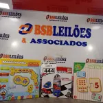 LOTE 444 - 01 BONECO JOÃO TEIMOSO, 01 JOGO DESCOBRINDO A MATEMÁTICA E 01 DOMINÓ DA GALINHA PINTADINHA. (NO ESTADO) ATENÇÃO! FAZER A VISITAÇÃO ANTES DE ARREMATAR, NÃO SABEMOS SE FUNCIONA. LEILÃO NÃO TEM GARANTIA E NEM DEVOLUÇÃO, SUJEITO A POSSÍVEIS AVARIAS VISÍVEIS/OCULTAS E/OU AUSÊNCIA DE COMPONENTES.