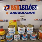 LOTE 480 - 04 LATAS DE ADESIVO PARA LAMINAÇÃO 900GR, 01 LATA DE MASSA PARA MADEIRA, 02 LATAS DE MASSA CORRIDA 1,35KG, 01 FRASCO DE PRIMER PARA FITAS ASFÁLTICAS 1 LITRO, 01 GALÃO DE VEDALIT E 01 GALÃO DE ESMALTE SINTÉTICO IQUINE 3,6L NA COR VERMELHO VINHO. (NO ESTADO) ATENÇÃO! FAZER A VISITAÇÃO ANTES DE ARREMATAR, NÃO SABEMOS SE FUNCIONA. LEILÃO NÃO TEM GARANTIA E NEM DEVOLUÇÃO, SUJEITO A POSSÍVEIS AVARIAS VISÍVEIS/OCULTAS E/OU AUSÊNCIA DE COMPONENTES.