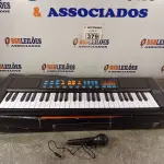 LOTE 379 - 01 TECLADO HS5460A. (NO ESTADO) ATENÇÃO! FAZER A VISITAÇÃO ANTES DE ARREMATAR, NÃO SABEMOS SE FUNCIONA. LEILÃO NÃO TEM GARANTIA E NEM DEVOLUÇÃO, SUJEITO A POSSÍVEIS AVARIAS VISÍVEIS/OCULTAS E/OU AUSÊNCIA DE COMPONENTES.
