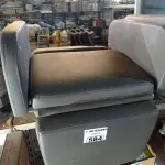 LOTE 584 - 01 POLTRONA PARA DESCANSO. (NO ESTADO) ATENÇÃO! FAZER A VISITAÇÃO ANTES DE ARREMATAR, NÃO SABEMOS SE FUNCIONA. LEILÃO NÃO TEM GARANTIA E NEM DEVOLUÇÃO, SUJEITO A POSSÍVEIS AVARIAS VISÍVEIS/OCULTAS E/OU AUSÊNCIA DE COMPONENTES.