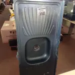 LOTE 352 - 01 PIA EM AÇO INOX CIMENTADA COM 01 CUBA MEDINDO 1,20M X 0,53CM. (NO ESTADO) ATENÇÃO! FAZER A VISITAÇÃO ANTES DE ARREMATAR, NÃO SABEMOS SE FUNCIONA. LEILÃO NÃO TEM GARANTIA E NEM DEVOLUÇÃO, SUJEITO A POSSÍVEIS AVARIAS VISÍVEIS/OCULTAS E/OU AUSÊNCIA DE COMPONENTES.