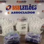 LOTE 579 - 01 FRASQUEIRA, 02 REFIS E 02 PACOTES DE LUVAS DE LÁTEX TAMANHO “P”. (NO ESTADO) ATENÇÃO! FAZER A VISITAÇÃO ANTES DE ARREMATAR, NÃO SABEMOS SE FUNCIONA. LEILÃO NÃO TEM GARANTIA E NEM DEVOLUÇÃO, SUJEITO A POSSÍVEIS AVARIAS VISÍVEIS/OCULTAS E/OU AUSÊNCIA DE COMPONENTES.