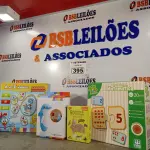 LOTE 395 - 01 BONECO JOÃO TEIMOSO GOLFINHO, 01 JOGO DESCOBRINDO A MATEMÁTICA, 01 ALFABETO DE MADEIRA DA GALINHA PINTADINHA E 50 CARDS DE BICHOS DE ESTIMAÇÃO. (NO ESTADO) ATENÇÃO! FAZER A VISITAÇÃO ANTES DE ARREMATAR, NÃO SABEMOS SE FUNCIONA. LEILÃO NÃO TEM GARANTIA E NEM DEVOLUÇÃO, SUJEITO A POSSÍVEIS AVARIAS VISÍVEIS/OCULTAS E/OU AUSÊNCIA DE COMPONENTES.