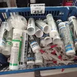 LOTE 494 - 01 LOTE COM VÁRIAS BISNAGAS DE SILICONE DIVERSOS. (NO ESTADO) ATENÇÃO! FAZER A VISITAÇÃO ANTES DE ARREMATAR, NÃO SABEMOS SE FUNCIONA. LEILÃO NÃO TEM GARANTIA E NEM DEVOLUÇÃO, SUJEITO A POSSÍVEIS AVARIAS VISÍVEIS/OCULTAS E/OU AUSÊNCIA DE COMPONENTES.