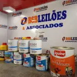 LOTE 480 - 04 LATAS DE ADESIVO PARA LAMINAÇÃO 900GR, 01 LATA DE MASSA PARA MADEIRA, 02 LATAS DE MASSA CORRIDA 1,35KG, 01 FRASCO DE PRIMER PARA FITAS ASFÁLTICAS 1 LITRO, 01 GALÃO DE VEDALIT E 01 GALÃO DE ESMALTE SINTÉTICO IQUINE 3,6L NA COR VERMELHO VINHO. (NO ESTADO) ATENÇÃO! FAZER A VISITAÇÃO ANTES DE ARREMATAR, NÃO SABEMOS SE FUNCIONA. LEILÃO NÃO TEM GARANTIA E NEM DEVOLUÇÃO, SUJEITO A POSSÍVEIS AVARIAS VISÍVEIS/OCULTAS E/OU AUSÊNCIA DE COMPONENTES.