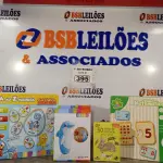 LOTE 395 - 01 BONECO JOÃO TEIMOSO GOLFINHO, 01 JOGO DESCOBRINDO A MATEMÁTICA, 01 ALFABETO DE MADEIRA DA GALINHA PINTADINHA E 50 CARDS DE BICHOS DE ESTIMAÇÃO. (NO ESTADO) ATENÇÃO! FAZER A VISITAÇÃO ANTES DE ARREMATAR, NÃO SABEMOS SE FUNCIONA. LEILÃO NÃO TEM GARANTIA E NEM DEVOLUÇÃO, SUJEITO A POSSÍVEIS AVARIAS VISÍVEIS/OCULTAS E/OU AUSÊNCIA DE COMPONENTES.