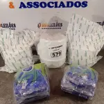 LOTE 579 - 01 FRASQUEIRA, 02 REFIS E 02 PACOTES DE LUVAS DE LÁTEX TAMANHO “P”. (NO ESTADO) ATENÇÃO! FAZER A VISITAÇÃO ANTES DE ARREMATAR, NÃO SABEMOS SE FUNCIONA. LEILÃO NÃO TEM GARANTIA E NEM DEVOLUÇÃO, SUJEITO A POSSÍVEIS AVARIAS VISÍVEIS/OCULTAS E/OU AUSÊNCIA DE COMPONENTES.