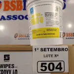 LOTE 504 - 01 CAIXA DE PEROXY 4D, DESINFETANTE HOSPITALAR PARA SUPERFÍCIES FIXAS E ARTIGOS NÃO CRÍTICOS COM 06 POTES CADA. (NO ESTADO) ATENÇÃO! FAZER A VISITAÇÃO ANTES DE ARREMATAR, NÃO SABEMOS SE FUNCIONA. LEILÃO NÃO TEM GARANTIA E NEM DEVOLUÇÃO, SUJEITO A POSSÍVEIS AVARIAS VISÍVEIS/OCULTAS E/OU AUSÊNCIA DE COMPONENTES.