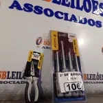 LOTE 106 - 01 CHAVES FENDA/PHILIPS 04 PEÇAS E 01 ALICATE DE BICO. (NO ESTADO) ATENÇÃO! FAZER A VISITAÇÃO ANTES DE ARREMATAR, NÃO SABEMOS SE FUNCIONA. LEILÃO NÃO TEM GARANTIA E NEM DEVOLUÇÃO, SUJEITO A POSSÍVEIS AVARIAS VISÍVEIS/OCULTAS E/OU AUSÊNCIA DE COMPONENTES.