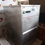 LOTE 109 - 01 MÁQUINA DE FAZER GELO 220V. (NO ESTADO) ATENÇÃO! FAZER A VISITAÇÃO ANTES DE ARREMATAR, NÃO SABEMOS SE FUNCIONA. LEILÃO NÃO TEM GARANTIA E NEM DEVOLUÇÃO, SUJEITO A POSSÍVEIS AVARIAS VISÍVEIS/OCULTAS E/OU AUSÊNCIA DE COMPONENTES.