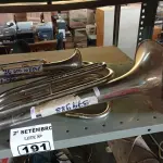LOTE 191 - 03 INSTRUMENTOS MUSICAIS. (NO ESTADO) ATENÇÃO! FAZER A VISITAÇÃO ANTES DE ARREMATAR, NÃO SABEMOS SE FUNCIONA. LEILÃO NÃO TEM GARANTIA E NEM DEVOLUÇÃO, SUJEITO A POSSÍVEIS AVARIAS VISÍVEIS/OCULTAS E/OU AUSÊNCIA DE COMPONENTES.