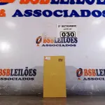 LOTE 030 - 01 CELULAR REDMI. (NO ESTADO) ATENÇÃO! FAZER A VISITAÇÃO ANTES DE ARREMATAR, NÃO SABEMOS SE FUNCIONA. LEILÃO NÃO TEM GARANTIA E NEM DEVOLUÇÃO, SUJEITO A POSSÍVEIS AVARIAS VISÍVEIS/OCULTAS E/OU AUSÊNCIA DE COMPONENTES.