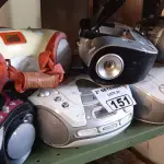 LOTE 151 - 09 APARELHOS DE SOM MARCAS E MODELOS DIVERSOS. (NO ESTADO) ATENÇÃO! FAZER A VISITAÇÃO ANTES DE ARREMATAR, NÃO SABEMOS SE FUNCIONA. LEILÃO NÃO TEM GARANTIA E NEM DEVOLUÇÃO, SUJEITO A POSSÍVEIS AVARIAS VISÍVEIS/OCULTAS E/OU AUSÊNCIA DE COMPONENTES.