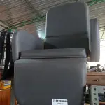 LOTE 204 - 01 POLTRONA PARA DESCANSO. (NO ESTADO) ATENÇÃO! FAZER A VISITAÇÃO ANTES DE ARREMATAR, NÃO SABEMOS SE FUNCIONA. LEILÃO NÃO TEM GARANTIA E NEM DEVOLUÇÃO, SUJEITO A POSSÍVEIS AVARIAS VISÍVEIS/OCULTAS E/OU AUSÊNCIA DE COMPONENTES.