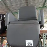 LOTE 204 - 01 POLTRONA PARA DESCANSO. (NO ESTADO) ATENÇÃO! FAZER A VISITAÇÃO ANTES DE ARREMATAR, NÃO SABEMOS SE FUNCIONA. LEILÃO NÃO TEM GARANTIA E NEM DEVOLUÇÃO, SUJEITO A POSSÍVEIS AVARIAS VISÍVEIS/OCULTAS E/OU AUSÊNCIA DE COMPONENTES.