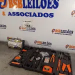 LOTE 104 - 01 KIT DE FERRAMENTAS COM 129 PEÇAS. (NO ESTADO) ATENÇÃO! FAZER A VISITAÇÃO ANTES DE ARREMATAR, NÃO SABEMOS SE FUNCIONA. LEILÃO NÃO TEM GARANTIA E NEM DEVOLUÇÃO, SUJEITO A POSSÍVEIS AVARIAS VISÍVEIS/OCULTAS E/OU AUSÊNCIA DE COMPONENTES.