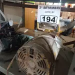 LOTE 194 - 01 COMPRESSOR DE AR DIRETO. (NO ESTADO) ATENÇÃO! FAZER A VISITAÇÃO ANTES DE ARREMATAR, NÃO SABEMOS SE FUNCIONA. LEILÃO NÃO TEM GARANTIA E NEM DEVOLUÇÃO, SUJEITO A POSSÍVEIS AVARIAS VISÍVEIS/OCULTAS E/OU AUSÊNCIA DE COMPONENTES.