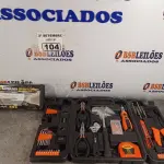 LOTE 104 - 01 KIT DE FERRAMENTAS COM 129 PEÇAS. (NO ESTADO) ATENÇÃO! FAZER A VISITAÇÃO ANTES DE ARREMATAR, NÃO SABEMOS SE FUNCIONA. LEILÃO NÃO TEM GARANTIA E NEM DEVOLUÇÃO, SUJEITO A POSSÍVEIS AVARIAS VISÍVEIS/OCULTAS E/OU AUSÊNCIA DE COMPONENTES.