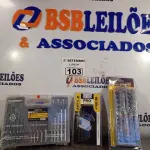 LOTE 103 - 01 MALETA 300 PEÇAS, KIT CHAVE TORK E KIT CHAVE CANHÃO. (NO ESTADO) ATENÇÃO! FAZER A VISITAÇÃO ANTES DE ARREMATAR, NÃO SABEMOS SE FUNCIONA. LEILÃO NÃO TEM GARANTIA E NEM DEVOLUÇÃO, SUJEITO A POSSÍVEIS AVARIAS VISÍVEIS/OCULTAS E/OU AUSÊNCIA DE COMPONENTES.