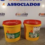 LOTE 600 - 02 BALDES DE SIKACRYL-203, SELANTE ACRÍLICO FLEXÍVEL 5KG. (NO ESTADO) ATENÇÃO! FAZER A VISITAÇÃO ANTES DE ARREMATAR, NÃO SABEMOS SE FUNCIONA. LEILÃO NÃO TEM GARANTIA E NEM DEVOLUÇÃO, SUJEITO A POSSÍVEIS AVARIAS VISÍVEIS/OCULTAS E/OU AUSÊNCIA DE COMPONENTES.