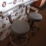 LOTE 128 - 02 BANQUETAS COM BASE GIRATÓRIA. (NO ESTADO) ATENÇÃO! FAZER A VISITAÇÃO ANTES DE ARREMATAR, NÃO SABEMOS SE FUNCIONA. LEILÃO NÃO TEM GARANTIA E NEM DEVOLUÇÃO, SUJEITO A POSSÍVEIS AVARIAS VISÍVEIS/OCULTAS E/OU AUSÊNCIA DE COMPONENTES.