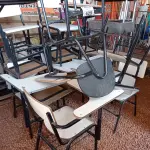 LOTE 629 - 12 CADEIRAS ESCOLAR. (NO ESTADO) ATENÇÃO! FAZER A VISITAÇÃO ANTES DE ARREMATAR, NÃO SABEMOS SE FUNCIONA. LEILÃO NÃO TEM GARANTIA E NEM DEVOLUÇÃO, SUJEITO A POSSÍVEIS AVARIAS VISÍVEIS/OCULTAS E/OU AUSÊNCIA DE COMPONENTES.