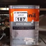 LOTE 187 - 01 LATA DE TEXTURATTO EFEITO BRILHO SUVINIL. (NO ESTADO) ATENÇÃO! FAZER A VISITAÇÃO ANTES DE ARREMATAR, NÃO SABEMOS SE FUNCIONA. LEILÃO NÃO TEM GARANTIA E NEM DEVOLUÇÃO, SUJEITO A POSSÍVEIS AVARIAS VISÍVEIS/OCULTAS E/OU AUSÊNCIA DE COMPONENTES.