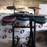 LOTE 126 - 01 BATERIA, 01 GUITARRA E 02 CONTROLES PARA VIDEOGAME. (NO ESTADO) ATENÇÃO! FAZER A VISITAÇÃO ANTES DE ARREMATAR, NÃO SABEMOS SE FUNCIONA. LEILÃO NÃO TEM GARANTIA E NEM DEVOLUÇÃO, SUJEITO A POSSÍVEIS AVARIAS VISÍVEIS/OCULTAS E/OU AUSÊNCIA DE COMPONENTES.