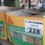 LOTE 228 - 02 CAIXAS DE SIKA TOP-107 CINZA, ARGAMASSA POLIMÉRICA IMPERMEABILIZANTE DE ALTO DESEMPENHO. (NO ESTADO) ATENÇÃO! FAZER A VISITAÇÃO ANTES DE ARREMATAR, NÃO SABEMOS SE FUNCIONA. LEILÃO NÃO TEM GARANTIA E NEM DEVOLUÇÃO, SUJEITO A POSSÍVEIS AVARIAS VISÍVEIS/OCULTAS E/OU AUSÊNCIA DE COMPONENTES.