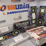 LOTE 615 - 01 LOTE COM VÁRIOS TECLADOS DE BRINQUEDO. (NO ESTADO) ATENÇÃO! FAZER A VISITAÇÃO ANTES DE ARREMATAR, NÃO SABEMOS SE FUNCIONA. LEILÃO NÃO TEM GARANTIA E NEM DEVOLUÇÃO, SUJEITO A POSSÍVEIS AVARIAS VISÍVEIS/OCULTAS E/OU AUSÊNCIA DE COMPONENTES.