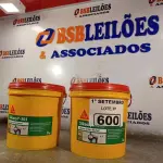LOTE 600 - 02 BALDES DE SIKACRYL-203, SELANTE ACRÍLICO FLEXÍVEL 5KG. (NO ESTADO) ATENÇÃO! FAZER A VISITAÇÃO ANTES DE ARREMATAR, NÃO SABEMOS SE FUNCIONA. LEILÃO NÃO TEM GARANTIA E NEM DEVOLUÇÃO, SUJEITO A POSSÍVEIS AVARIAS VISÍVEIS/OCULTAS E/OU AUSÊNCIA DE COMPONENTES.
