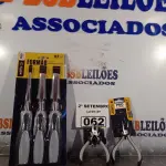 LOTE 062 - 01 KIT FORMÃO COM 03 PEÇAS E 02 ALICATES UNIVERSAL. (NO ESTADO) ATENÇÃO! FAZER A VISITAÇÃO ANTES DE ARREMATAR, NÃO SABEMOS SE FUNCIONA. LEILÃO NÃO TEM GARANTIA E NEM DEVOLUÇÃO, SUJEITO A POSSÍVEIS AVARIAS VISÍVEIS/OCULTAS E/OU AUSÊNCIA DE COMPONENTES.