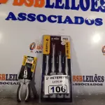 LOTE 106 - 01 CHAVES FENDA/PHILIPS 04 PEÇAS E 01 ALICATE DE BICO. (NO ESTADO) ATENÇÃO! FAZER A VISITAÇÃO ANTES DE ARREMATAR, NÃO SABEMOS SE FUNCIONA. LEILÃO NÃO TEM GARANTIA E NEM DEVOLUÇÃO, SUJEITO A POSSÍVEIS AVARIAS VISÍVEIS/OCULTAS E/OU AUSÊNCIA DE COMPONENTES.