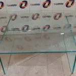 LOTE 622 - 01 MESA DE CENTRO EM VIDRO TEMPERADO. (NO ESTADO) ATENÇÃO! FAZER A VISITAÇÃO ANTES DE ARREMATAR, NÃO SABEMOS SE FUNCIONA. LEILÃO NÃO TEM GARANTIA E NEM DEVOLUÇÃO, SUJEITO A POSSÍVEIS AVARIAS VISÍVEIS/OCULTAS E/OU AUSÊNCIA DE COMPONENTES.
