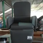 LOTE 216 - 01 POLTRONA PARA DESCANSO. (NO ESTADO) ATENÇÃO! FAZER A VISITAÇÃO ANTES DE ARREMATAR, NÃO SABEMOS SE FUNCIONA. LEILÃO NÃO TEM GARANTIA E NEM DEVOLUÇÃO, SUJEITO A POSSÍVEIS AVARIAS VISÍVEIS/OCULTAS E/OU AUSÊNCIA DE COMPONENTES.