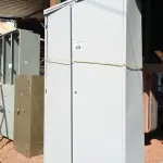 LOTE 628 - 01 ARMÁRIO DE AÇO COM 02 PORTAS E 03 PRATELEIRAS. (NO ESTADO) ATENÇÃO! FAZER A VISITAÇÃO ANTES DE ARREMATAR, NÃO SABEMOS SE FUNCIONA. LEILÃO NÃO TEM GARANTIA E NEM DEVOLUÇÃO, SUJEITO A POSSÍVEIS AVARIAS VISÍVEIS/OCULTAS E/OU AUSÊNCIA DE COMPONENTES.