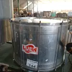 LOTE 144 - 01 INSTRUMENTO MUSICAL (SURDO). (NO ESTADO) ATENÇÃO! FAZER A VISITAÇÃO ANTES DE ARREMATAR, NÃO SABEMOS SE FUNCIONA. LEILÃO NÃO TEM GARANTIA E NEM DEVOLUÇÃO, SUJEITO A POSSÍVEIS AVARIAS VISÍVEIS/OCULTAS E/OU AUSÊNCIA DE COMPONENTES.