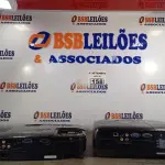 LOTE 158 - 02 PROJETORES MULTIMIDIA MARCAS EPSON. (NO ESTADO) ATENÇÃO! FAZER A VISITAÇÃO ANTES DE ARREMATAR, NÃO SABEMOS SE FUNCIONA. LEILÃO NÃO TEM GARANTIA E NEM DEVOLUÇÃO, SUJEITO A POSSÍVEIS AVARIAS VISÍVEIS/OCULTAS E/OU AUSÊNCIA DE COMPONENTES.