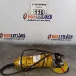 LOTE 116 - 01 ESMERILHADEIRA MARCA DEWALT. (NO ESTADO) ATENÇÃO! FAZER A VISITAÇÃO ANTES DE ARREMATAR, NÃO SABEMOS SE FUNCIONA. LEILÃO NÃO TEM GARANTIA E NEM DEVOLUÇÃO, SUJEITO A POSSÍVEIS AVARIAS VISÍVEIS/OCULTAS E/OU AUSÊNCIA DE COMPONENTES.