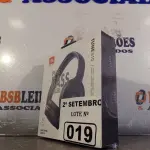 LOTE 019 - 01 FONE DE OUVIDO BLUETOOTH. (NO ESTADO) ATENÇÃO! FAZER A VISITAÇÃO ANTES DE ARREMATAR, NÃO SABEMOS SE FUNCIONA. LEILÃO NÃO TEM GARANTIA E NEM DEVOLUÇÃO, SUJEITO A POSSÍVEIS AVARIAS VISÍVEIS/OCULTAS E/OU AUSÊNCIA DE COMPONENTES.