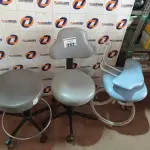 LOTE 252 - 03 BANQUETAS PARA CADEIRA DE DENTISTA. (NO ESTADO) ATENÇÃO! FAZER A VISITAÇÃO ANTES DE ARREMATAR, NÃO SABEMOS SE FUNCIONA. LEILÃO NÃO TEM GARANTIA E NEM DEVOLUÇÃO, SUJEITO A POSSÍVEIS AVARIAS VISÍVEIS/OCULTAS E/OU AUSÊNCIA DE COMPONENTES.