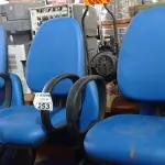 LOTE 253 - 01 LONGARINA DE 03 LUGARES. (NO ESTADO) ATENÇÃO! FAZER A VISITAÇÃO ANTES DE ARREMATAR, NÃO SABEMOS SE FUNCIONA. LEILÃO NÃO TEM GARANTIA E NEM DEVOLUÇÃO, SUJEITO A POSSÍVEIS AVARIAS VISÍVEIS/OCULTAS E/OU AUSÊNCIA DE COMPONENTES.