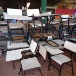 LOTE 630 - 12 CADEIRAS ESCOLAR. (NO ESTADO) ATENÇÃO! FAZER A VISITAÇÃO ANTES DE ARREMATAR, NÃO SABEMOS SE FUNCIONA. LEILÃO NÃO TEM GARANTIA E NEM DEVOLUÇÃO, SUJEITO A POSSÍVEIS AVARIAS VISÍVEIS/OCULTAS E/OU AUSÊNCIA DE COMPONENTES.