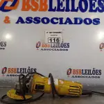 LOTE 116 - 01 ESMERILHADEIRA MARCA DEWALT. (NO ESTADO) ATENÇÃO! FAZER A VISITAÇÃO ANTES DE ARREMATAR, NÃO SABEMOS SE FUNCIONA. LEILÃO NÃO TEM GARANTIA E NEM DEVOLUÇÃO, SUJEITO A POSSÍVEIS AVARIAS VISÍVEIS/OCULTAS E/OU AUSÊNCIA DE COMPONENTES.
